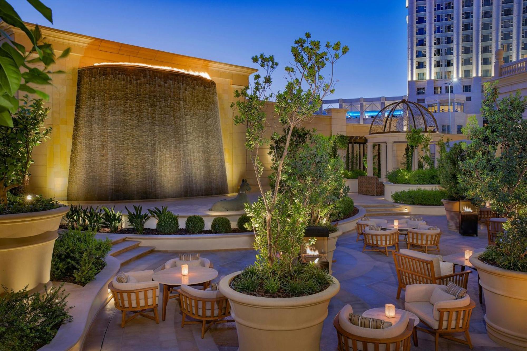 The Ritz-Carlton, Amman Otel Dış mekan fotoğraf The Waterfall at the Westin Dubai