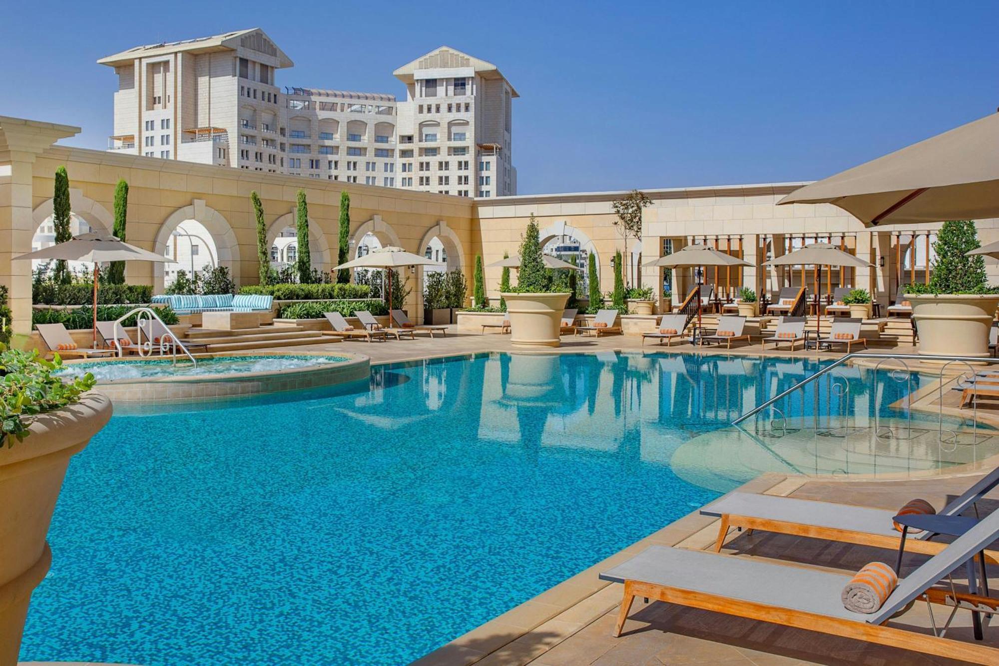 The Ritz-Carlton, Amman Otel Dış mekan fotoğraf The pool at the Four Seasons Hotel