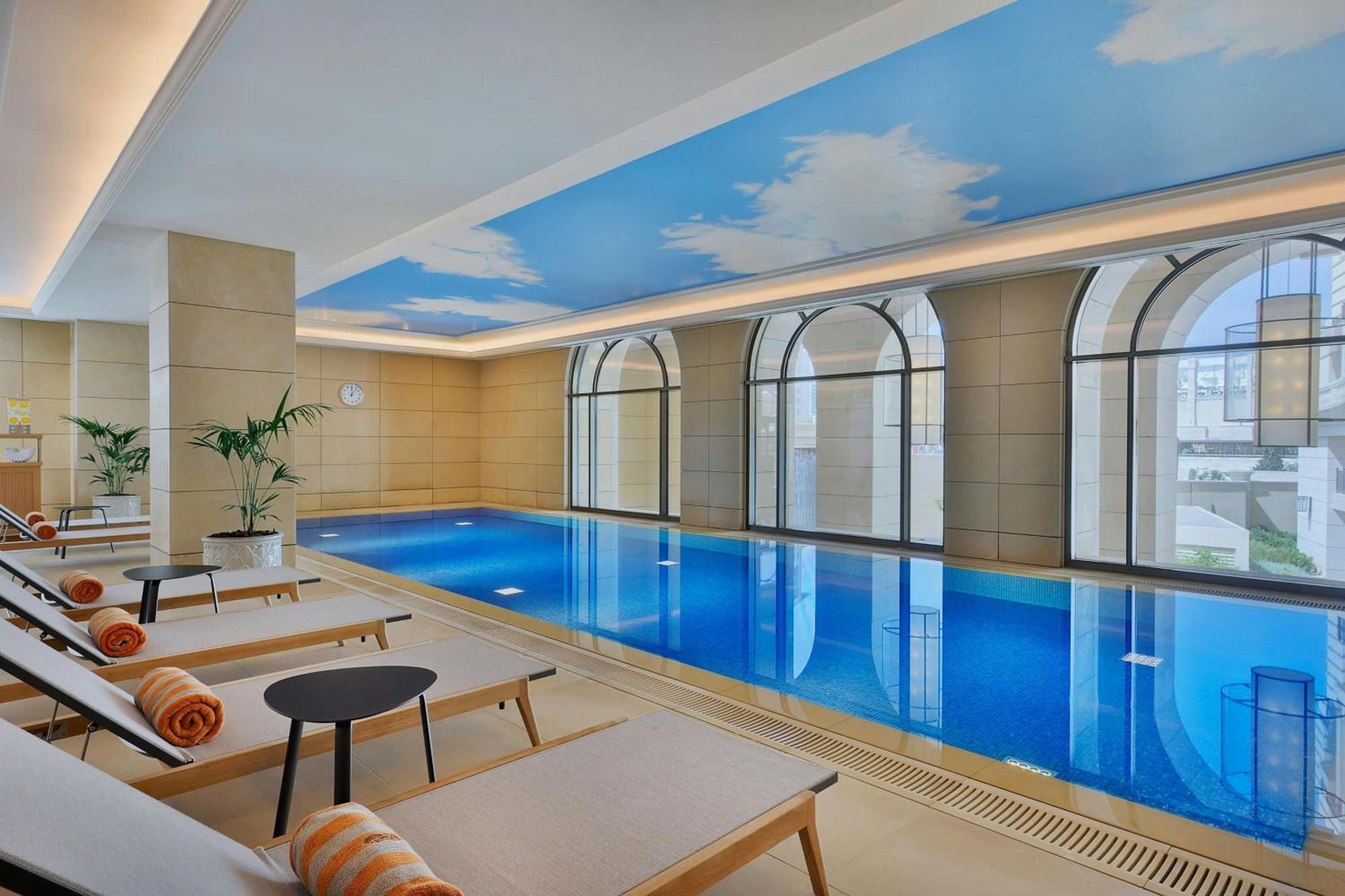 The Ritz-Carlton, Amman Otel Dış mekan fotoğraf The pool at the hotel