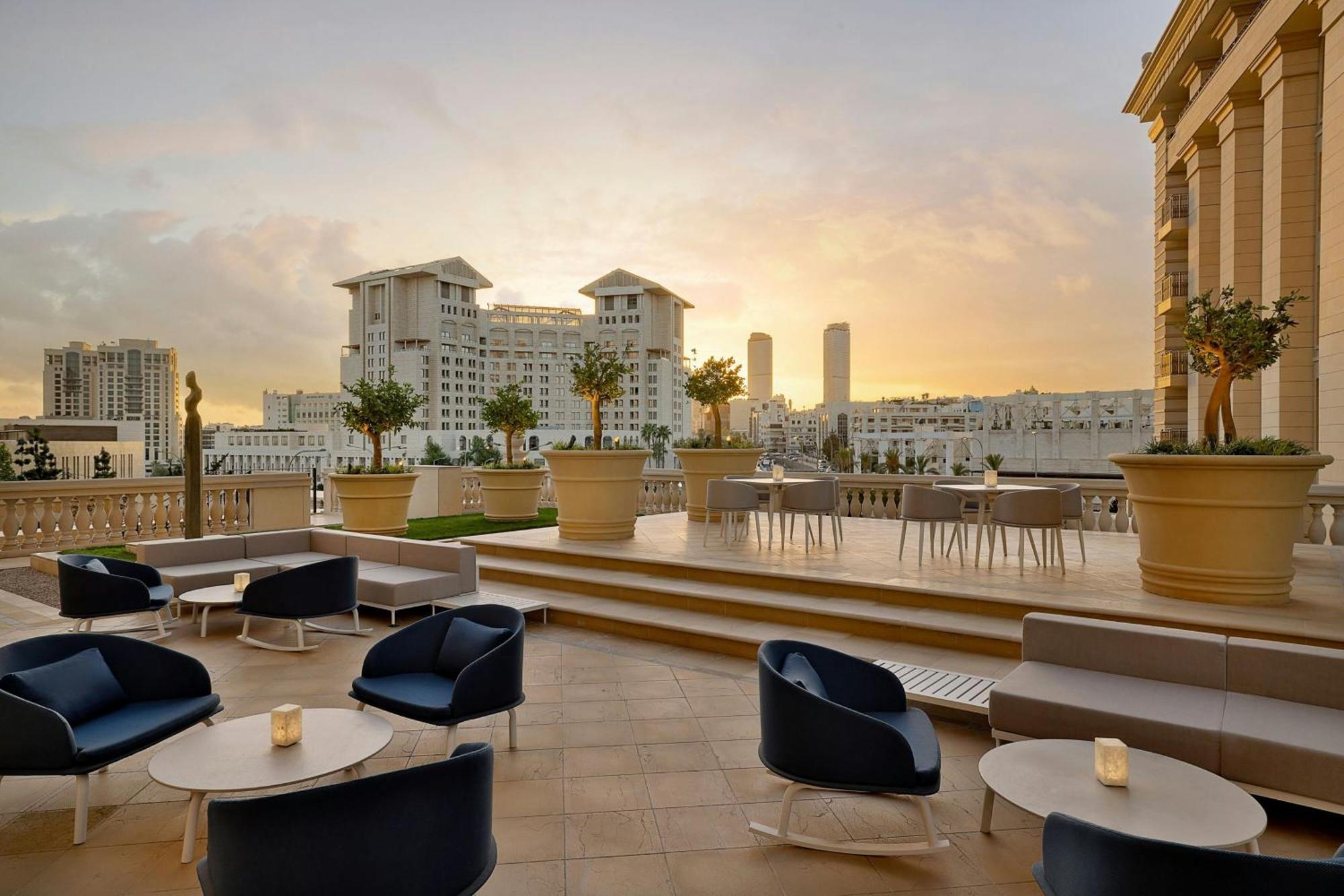 The Ritz-Carlton, Amman Otel Dış mekan fotoğraf The Terrace at The Oberoi, Mumbai