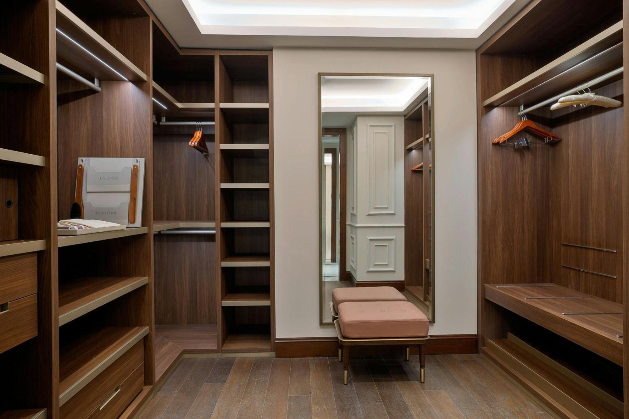 The Ritz-Carlton, Amman Otel Dış mekan fotoğraf A walk-in closet